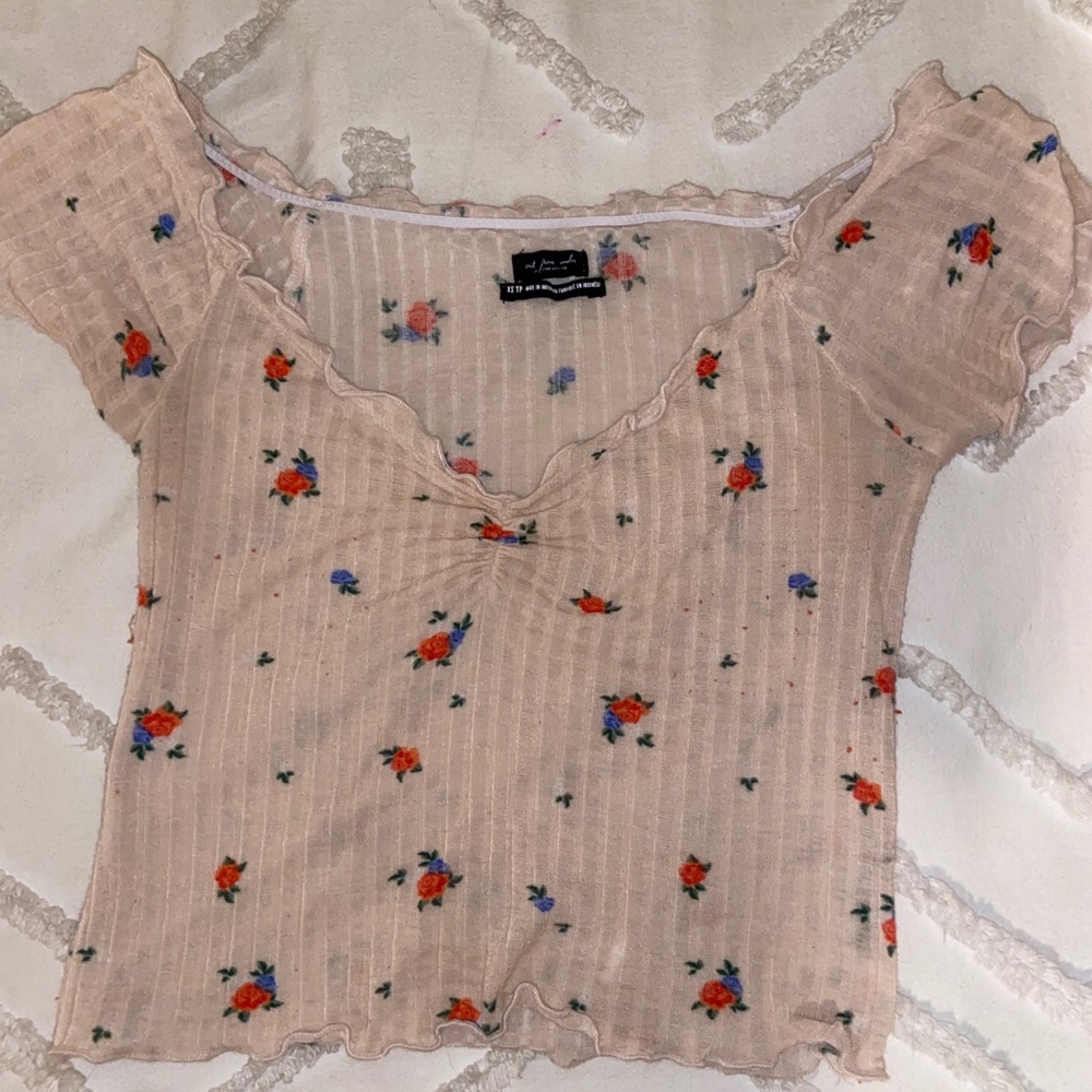 Cute Urban Outfitters floral printed crop top